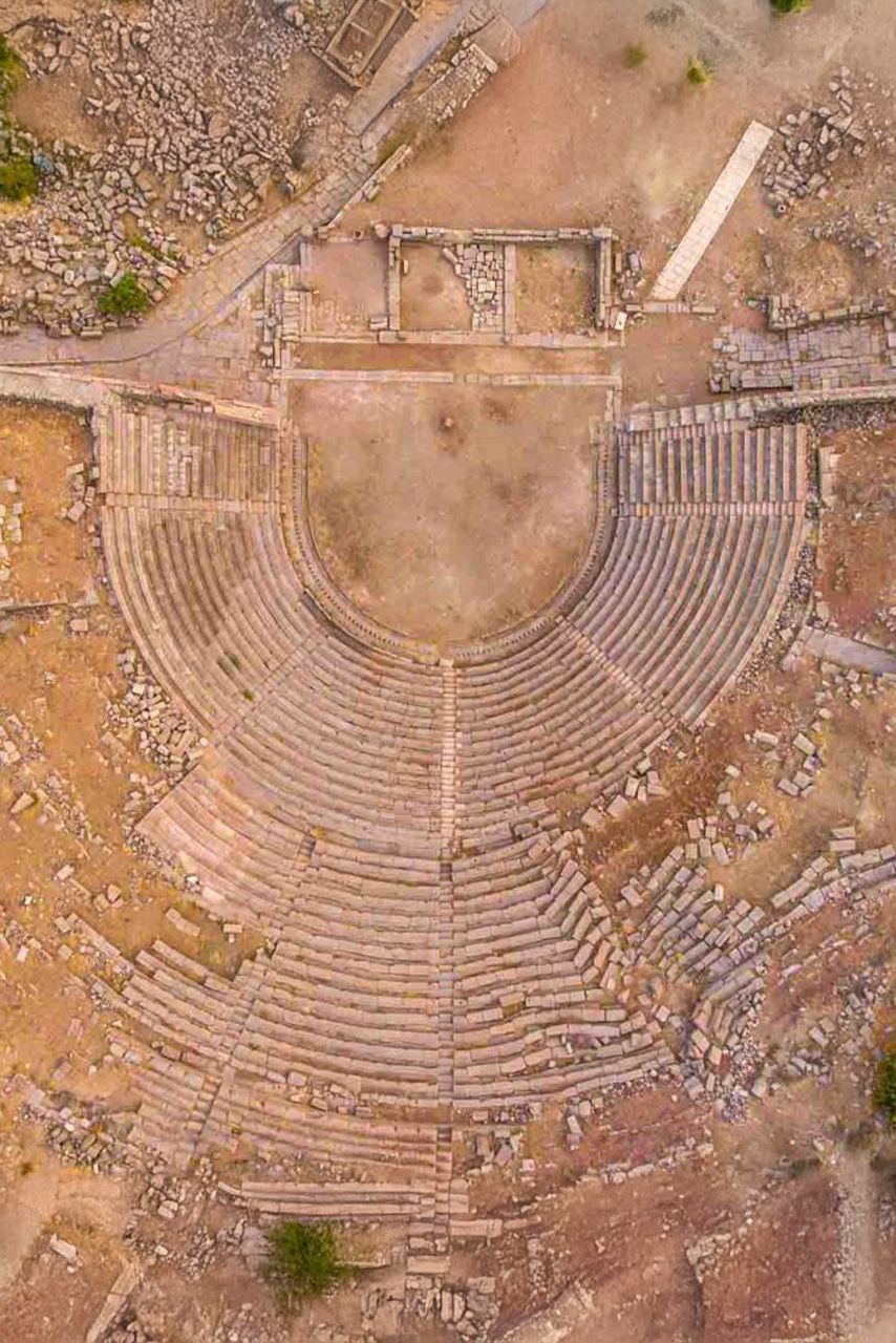 Assos Antik Kenti Rehberi: Tarihin İçinde Unutulmaz Bir Yolculuk