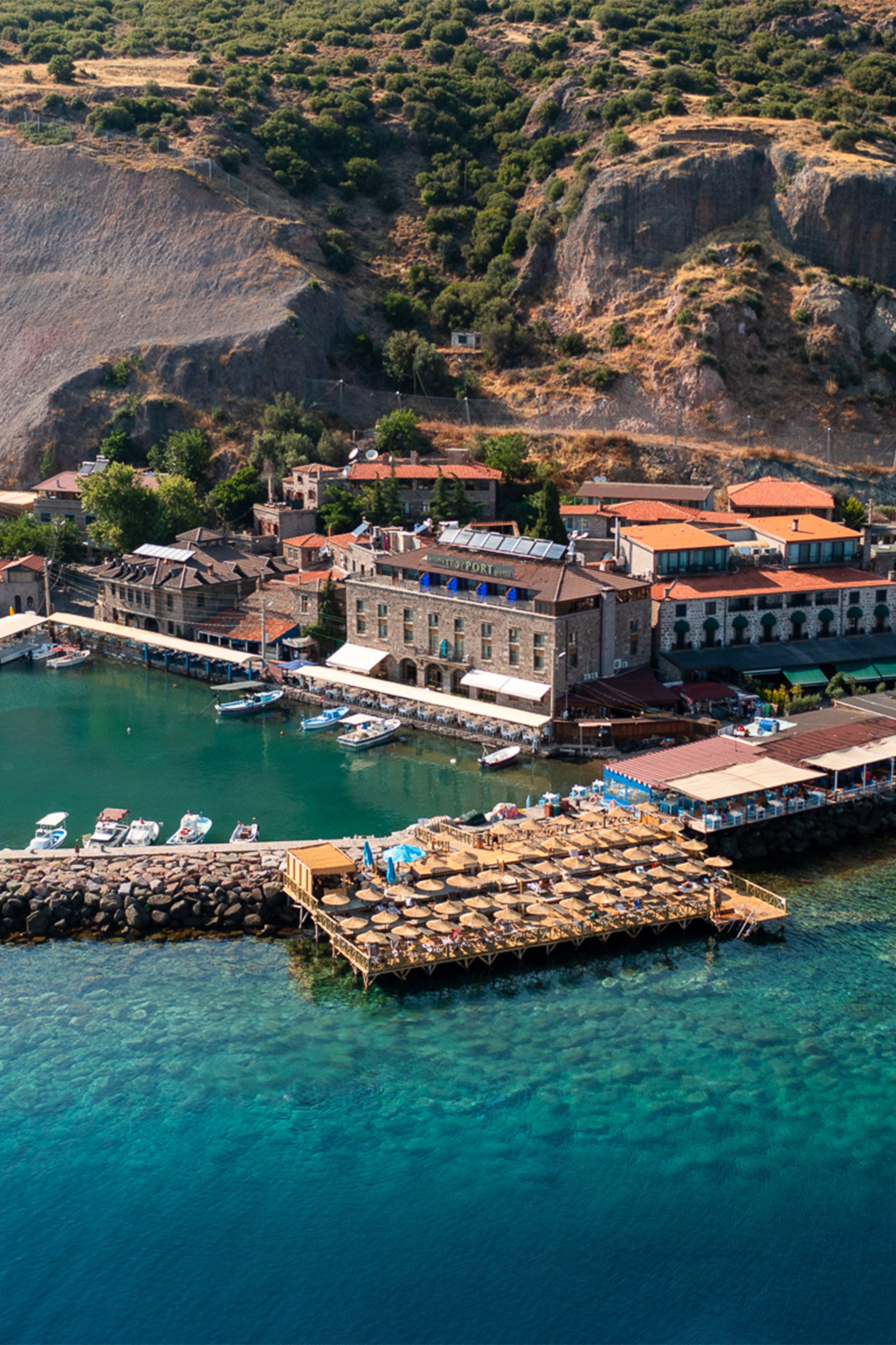 Ege’nin en özel köşesinde ayrıcalıklı bir konaklama için sizi bekliyoruz.